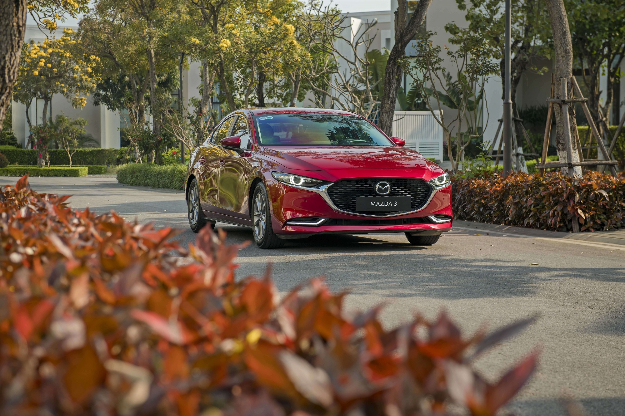 Mazda3 Red Ngoai that 13 MAZDA3: MẪU XE "HOT" TRONG PHÂN KHÚC C-SEDAN